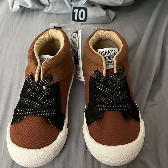 New Oshkosh High top Sneakers - Picture 6 of 8